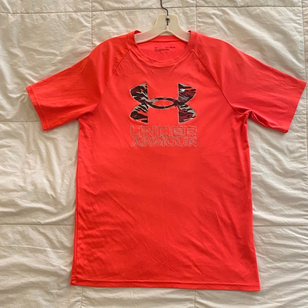 Under Armour Adult small or Kids XL Camo Logo Tee